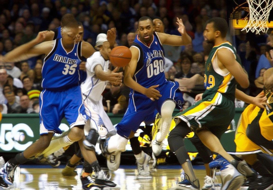 2007年NBA季后赛：小牛逆袭勇士传奇对决回顾